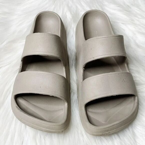 Old Navy Strappy Slide on Sandals Beige Grey Size 1 - Picture 3 of 7